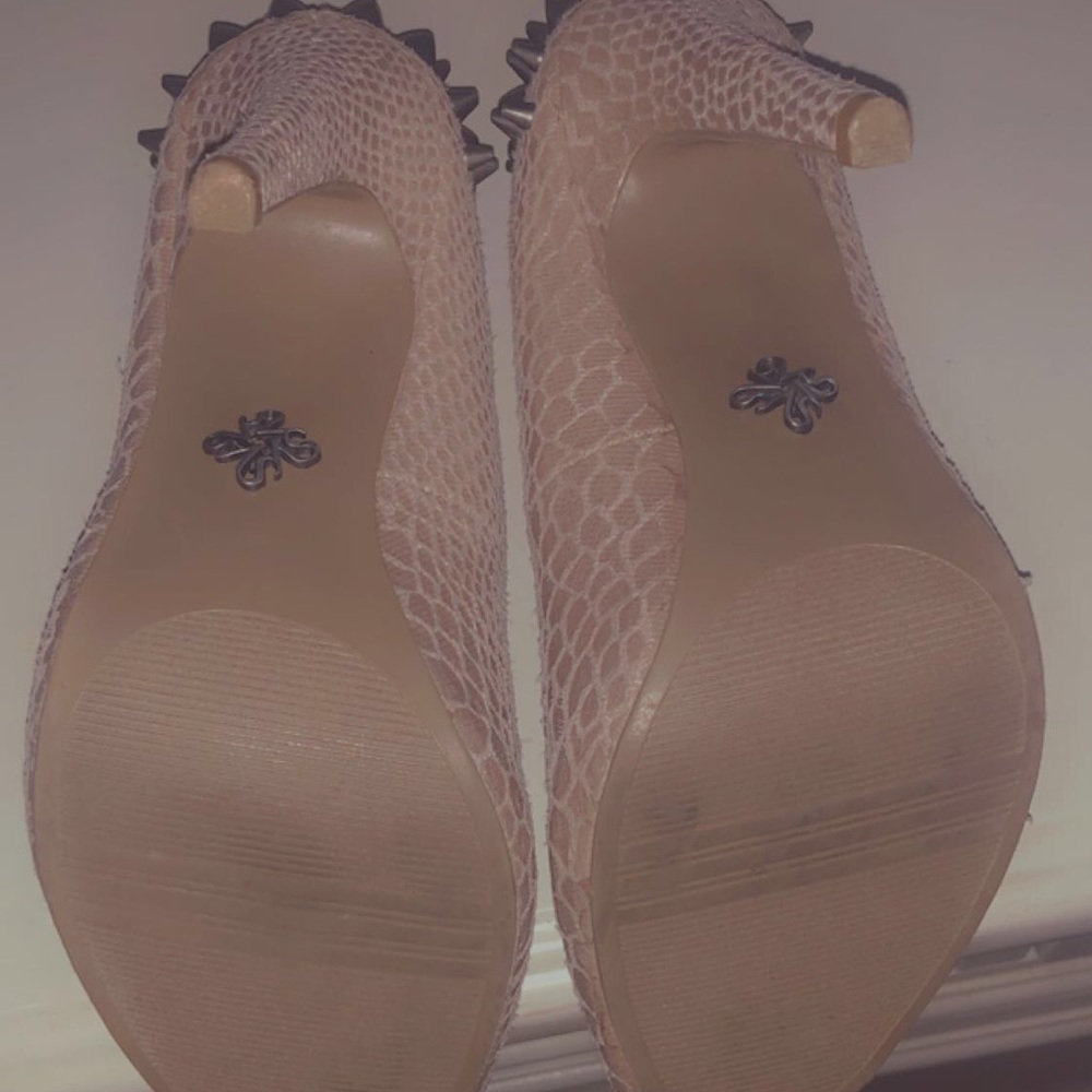 Vera Wang snake skin4 inch heels